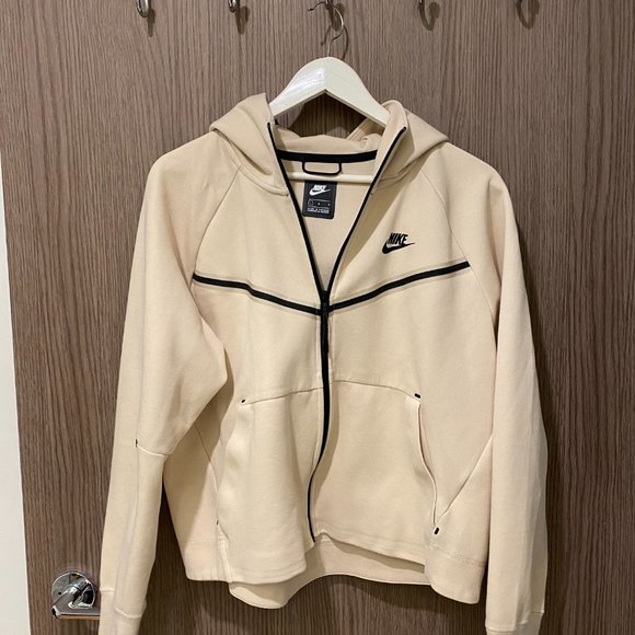 Nike Sportswear Tech Fleece Windrunner Women's Full-Zip Hoodie - Picture 3 of 9